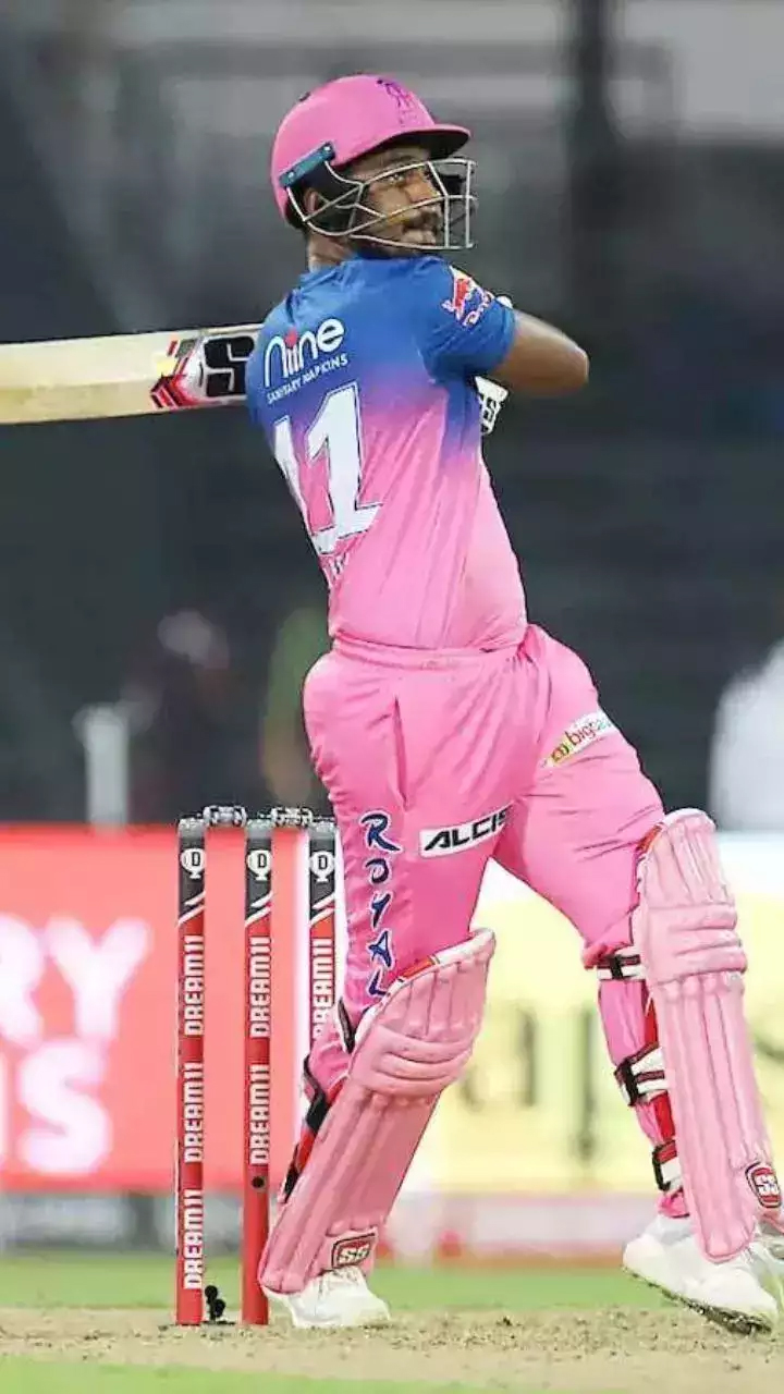 Upon a catch dismissal, irrespective of whether the batsmen have crossed or not the incoming batsman will take the strike, except if it’s the last ball of the over